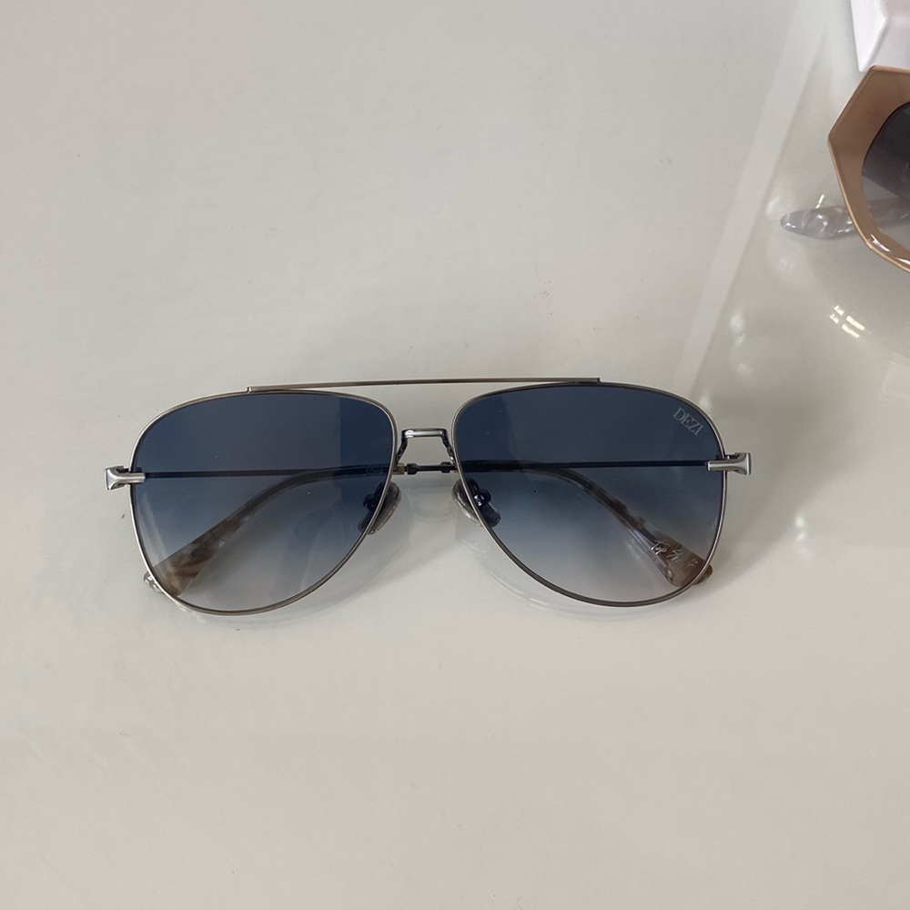 DEZI “TOP SHELF” in blue fade